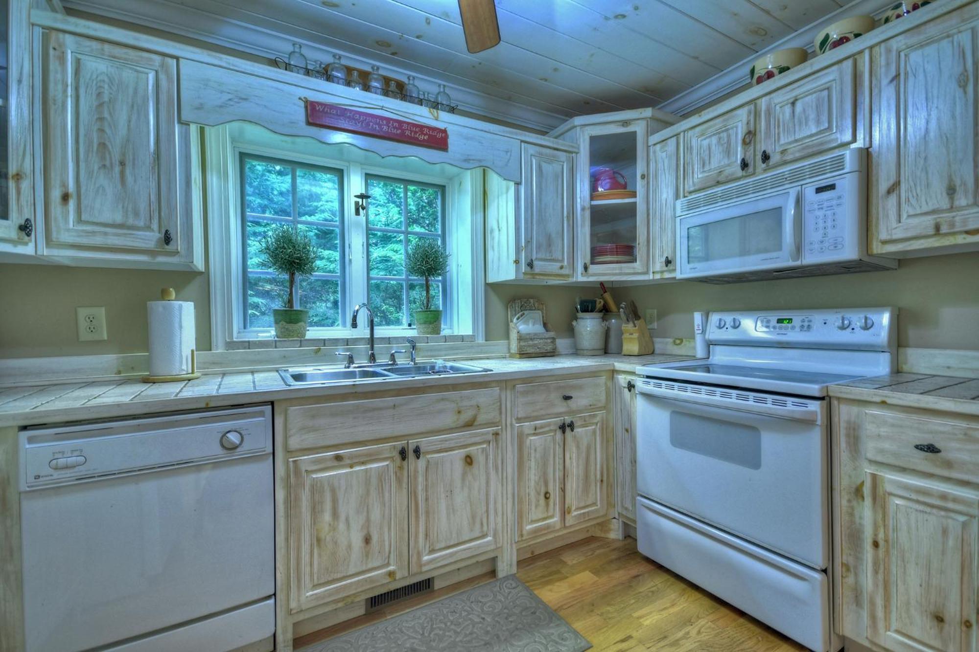 Southern Living Cottage Cozy Up By The Fire Relax On The Porch And Enjoy Peaceful Surroundings Blue Ridge Exterior foto